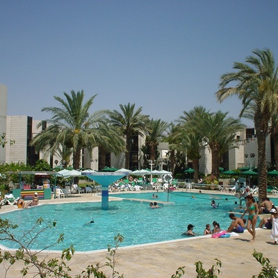 Riviera Pool 2